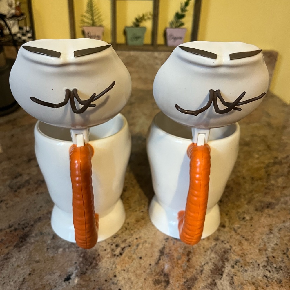 2 Disney On Ice Frozen’s Olaf Souvenir Flip Top Snack Cups/ Character Mugs - Picture 4 of 6